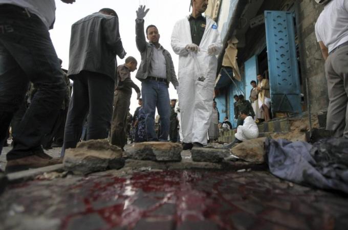 Suicide Bomb Attack on Yemen Intel Post Wounds Two